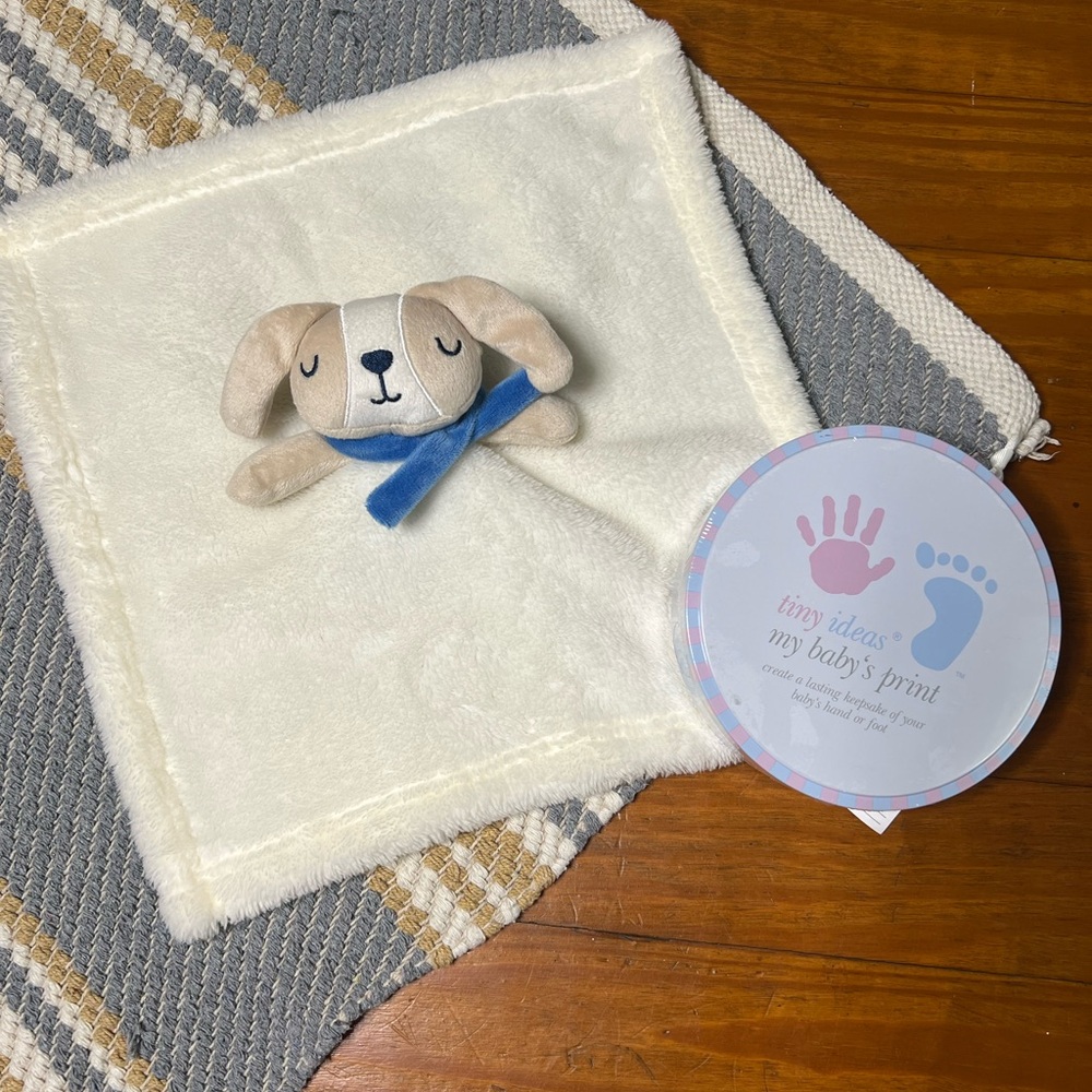Baby's Print Kit with Cream Blanket